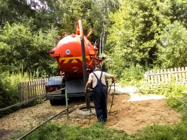 вызов ассенизатора для чистки выгребной ямы Днепропетровск